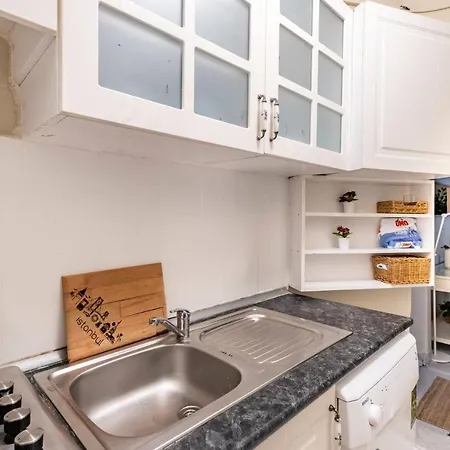 Modern Flat With Central Location In Beyoglu *